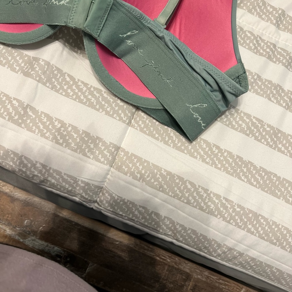 PINK Victoria’s Secret Bundle - Picture 3 of 7